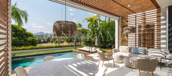 5 bedrooms Villa in Marbella, Spain No. 104301 16