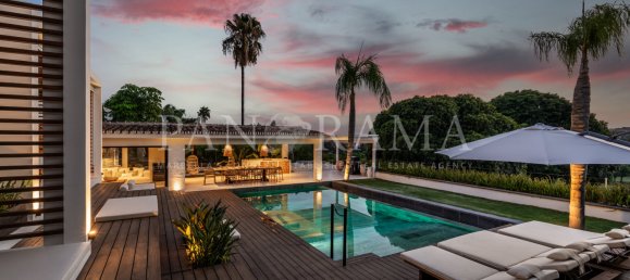 5 bedrooms Villa in Marbella, Spain No. 104301 2