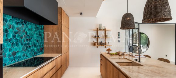 5 bedrooms Villa in Marbella, Spain No. 104301 18