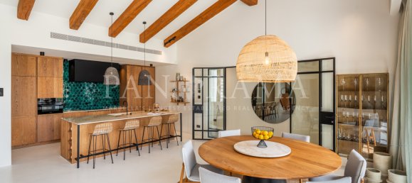 5 bedrooms Villa in Marbella, Spain No. 104301 12