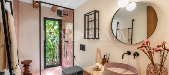 5 bedrooms Villa in Marbella, Spain No. 104301 10