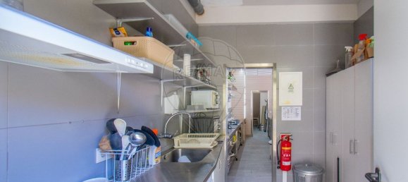 135m² Commercial property in Matosinhos, Portugal No. 36901 10