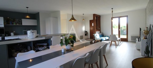 3 bedrooms House in Vineuil, France No. 47707 17