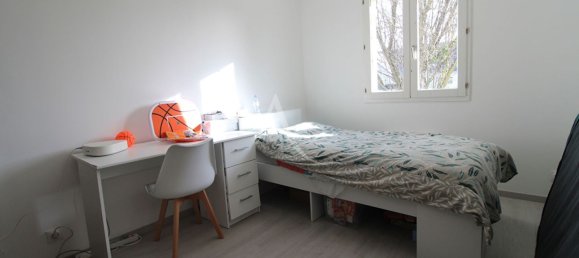 3 bedrooms House in Vineuil, France No. 47707 9