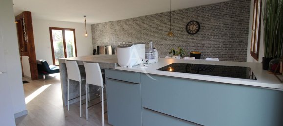 3 bedrooms House in Vineuil, France No. 47707 2