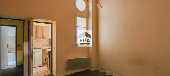 Studio in Paris, France No. 173909 5