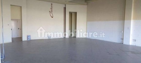 Склад с 5 комнатами в Трекате, Италия № 104430 15