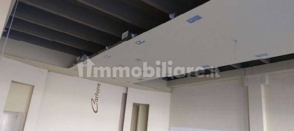 Склад с 5 комнатами в Трекате, Италия № 104430 30