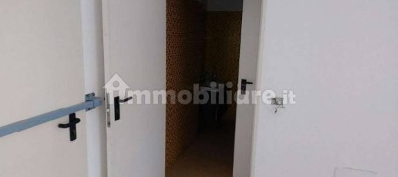 Склад с 5 комнатами в Трекате, Италия № 104430 27