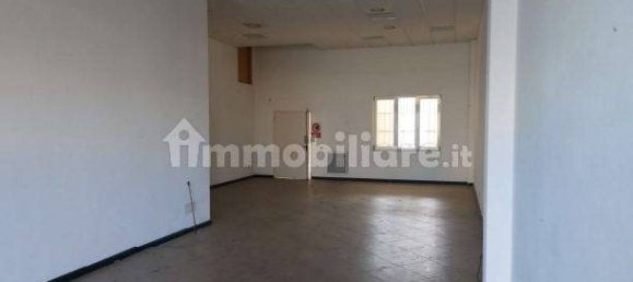 Склад с 5 комнатами в Трекате, Италия № 104430 29