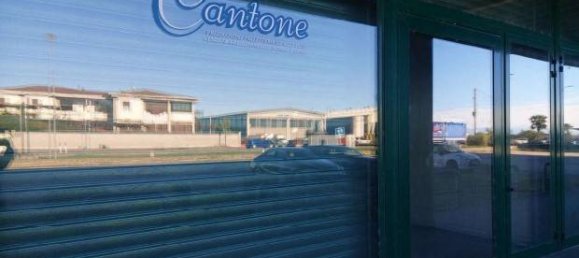 Склад с 5 комнатами в Трекате, Италия № 104430 33