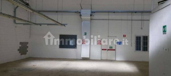 Склад с 5 комнатами в Трекате, Италия № 104430 7