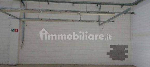 Склад с 5 комнатами в Трекате, Италия № 104430 26