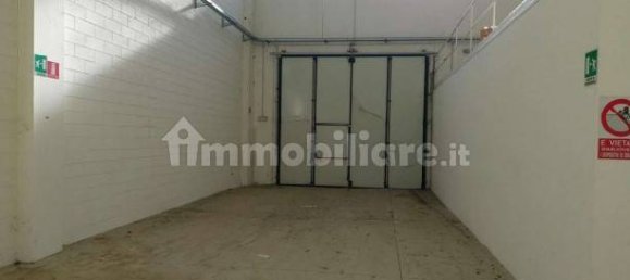 Склад с 5 комнатами в Трекате, Италия № 104430 21