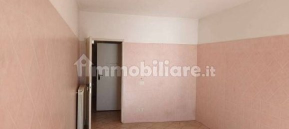 Склад с 5 комнатами в Трекате, Италия № 104430 24