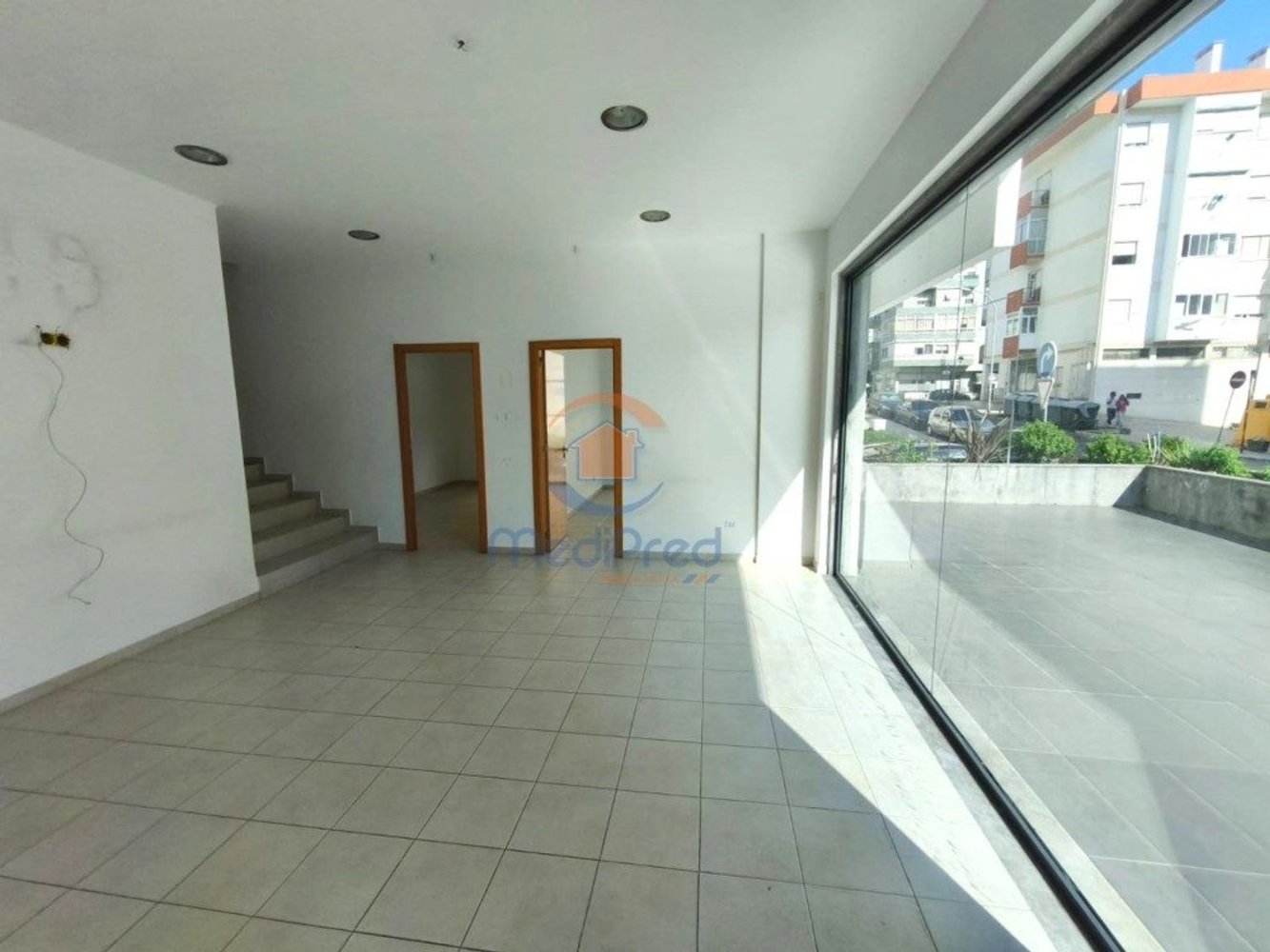 152m² Commercial property in Odivelas, Portugal No. 282364