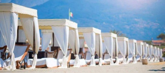 6 bedrooms Villa in Forte dei Marmi, Italy No. 95904 3