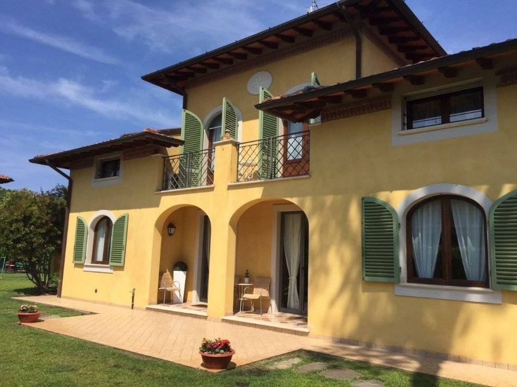 6 bedrooms Villa in Forte dei Marmi, Italy No. 95904
