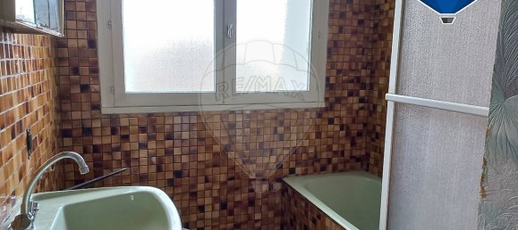 2 bedrooms House in Bourges, France No. 70384 5