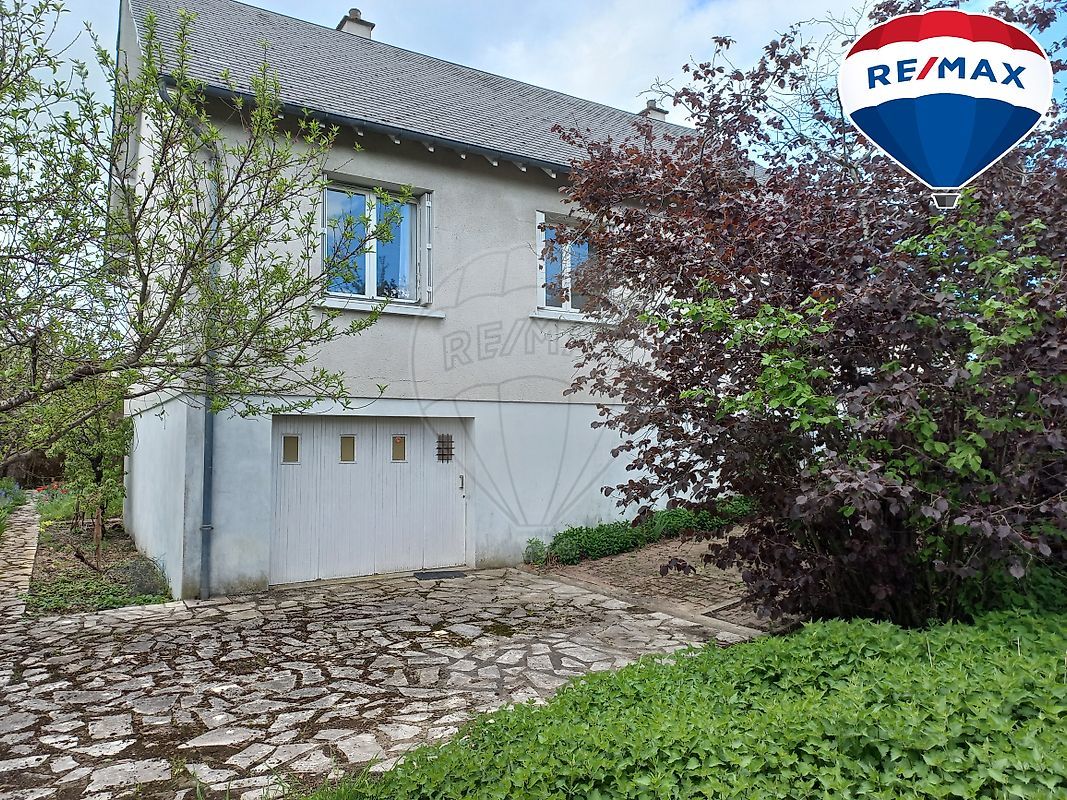 2 bedrooms House in Bourges, France No. 70384