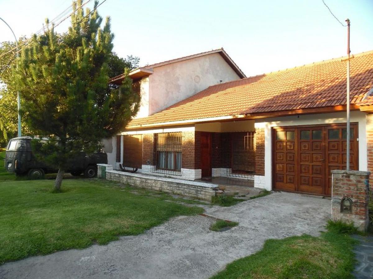 Casa de 4 dormitorios en Mar del Plata, Argentina No. 89919