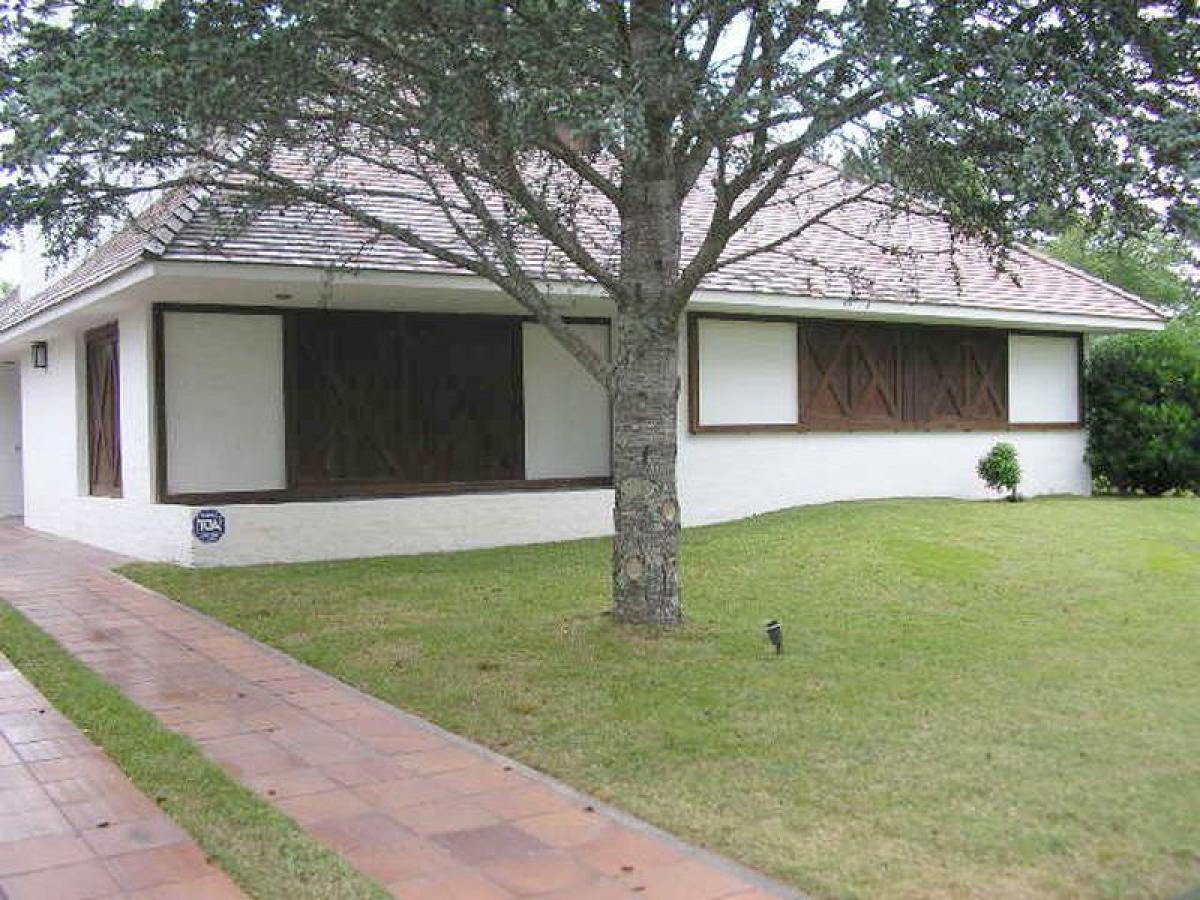 3 bedrooms House in Maldonado, Uruguay No. 4388