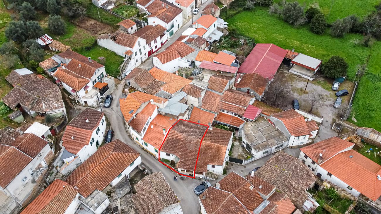 3 bedrooms House in Miranda do Corvo, Portugal No. 10621