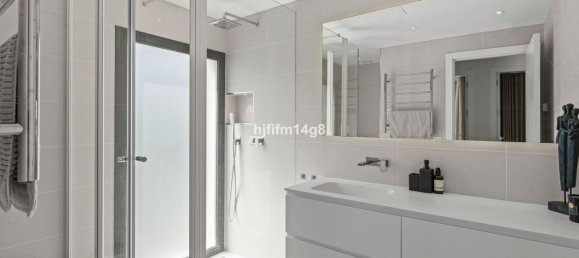 5 bedrooms Villa in Marbella, Spain No. 151566 16