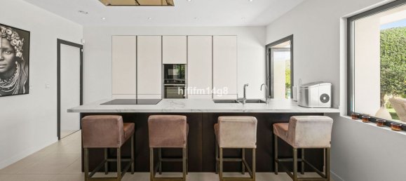 5 bedrooms Villa in Marbella, Spain No. 151566 7