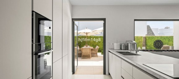 5 bedrooms Villa in Marbella, Spain No. 151566 8