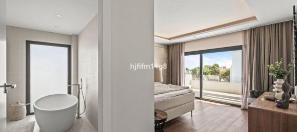 5 bedrooms Villa in Marbella, Spain No. 151566 10