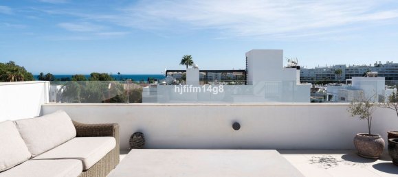 5 bedrooms Villa in Marbella, Spain No. 151566 2