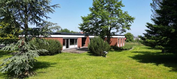 Villa de 5 dormitorios en Hof, Germany No. 300317 2