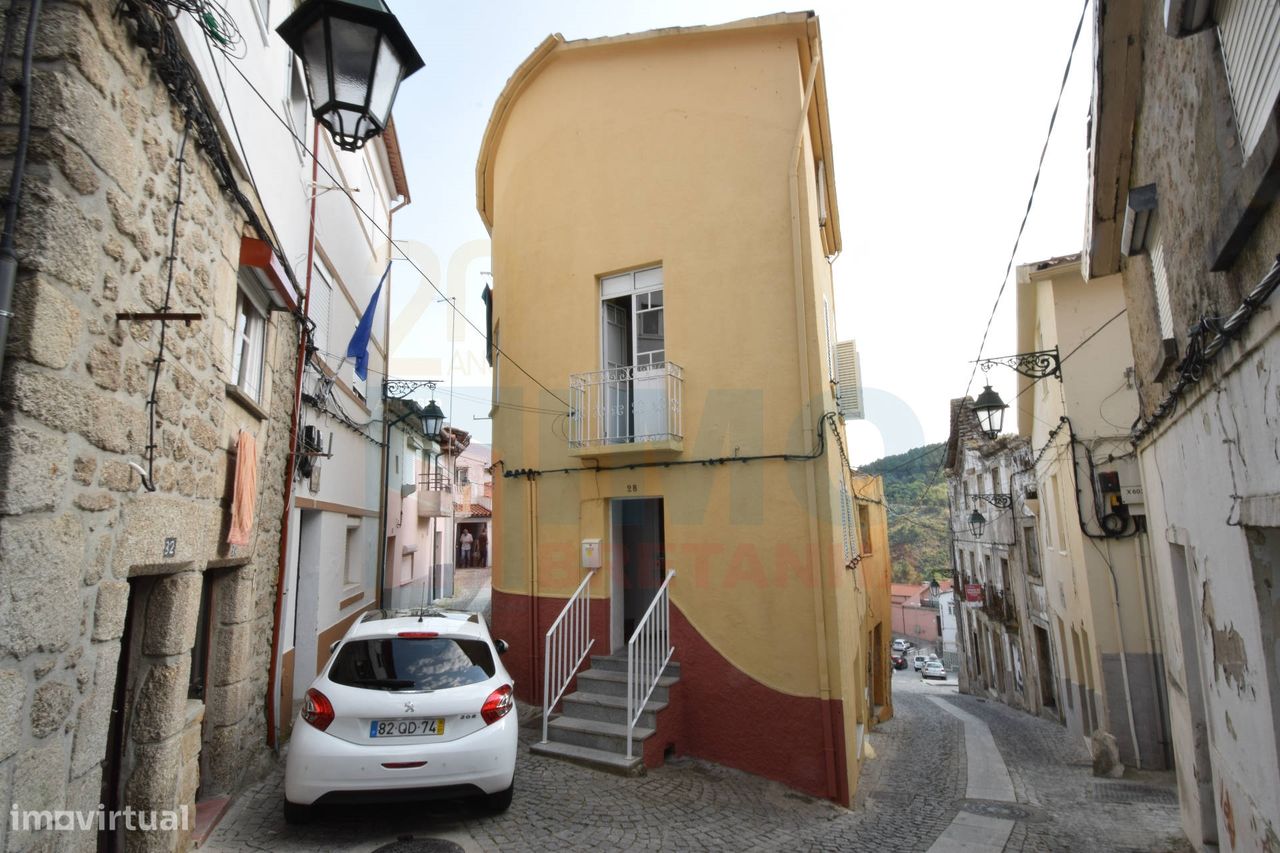 9 bedrooms Building in Covilha, Portugal No. 221194