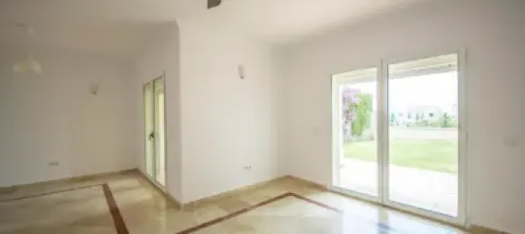 3 bedrooms House in La Alcaidesa, Spain No. 145645 31