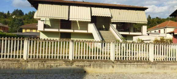 3 bedrooms Villa in Bra, Italy No. 300627 2