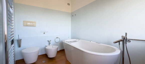 Квартира с 3 спальнями в Кальяри, Италия № 62309 24