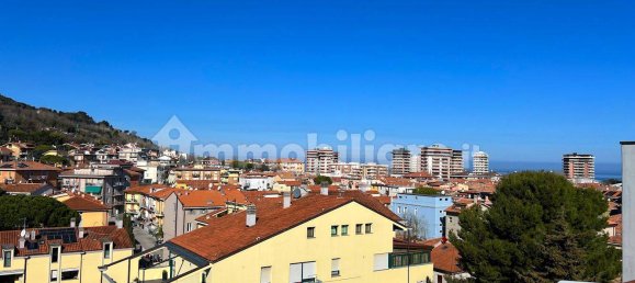 2 bedrooms Penthouse in Pesaro, Italy No. 196594 3