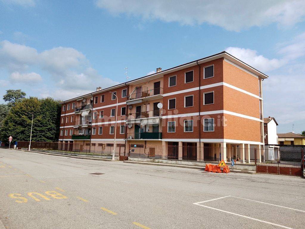 3 bedrooms Apartment in Crescentino, Italy No. 333389