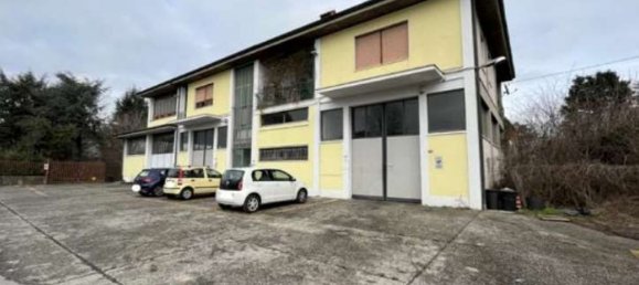 Propiedad comercial en Urgnano, Italy 236 m² No. 379219 3