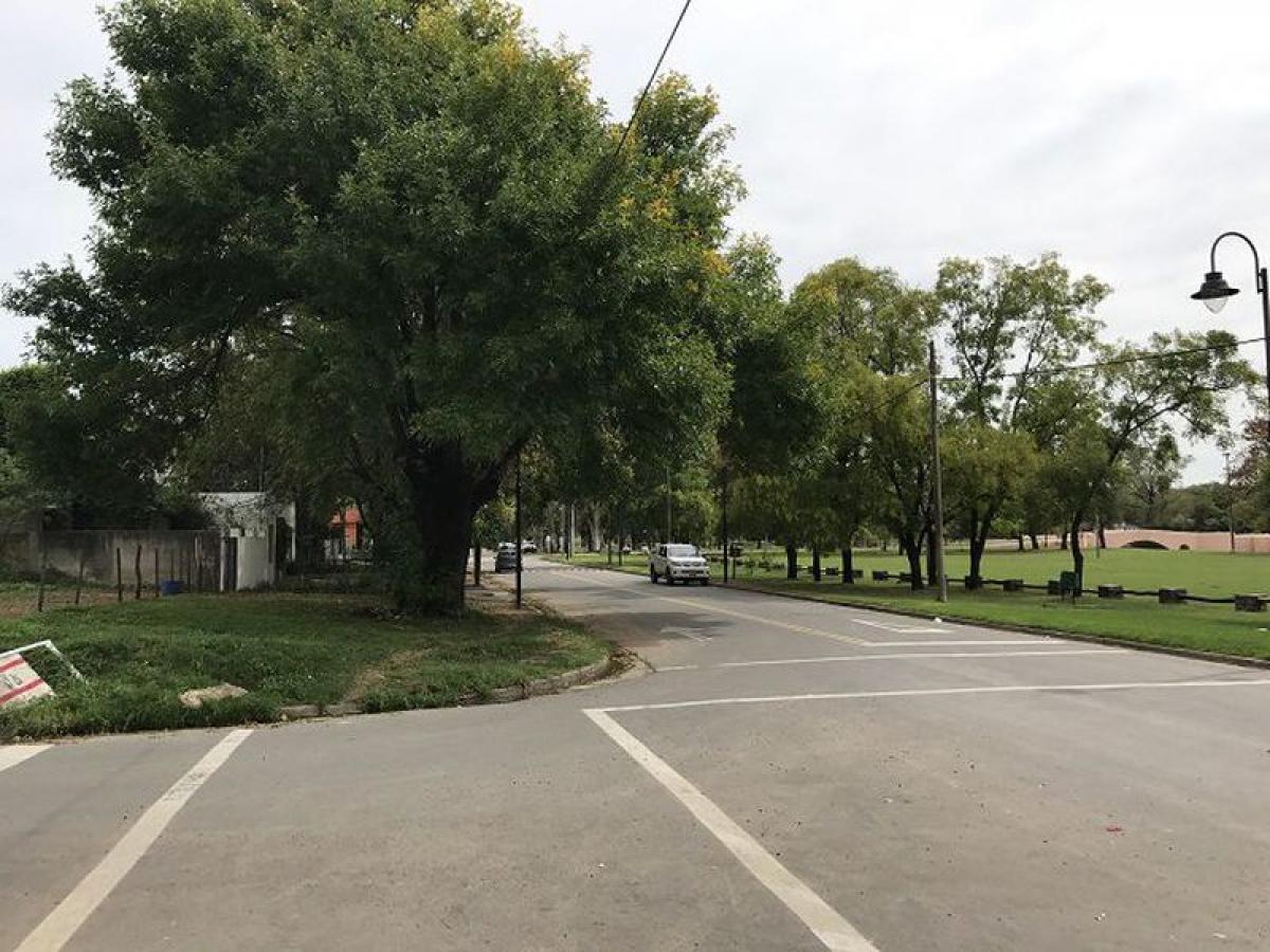  Land in San Antonio de Areco, Argentina No. 43900