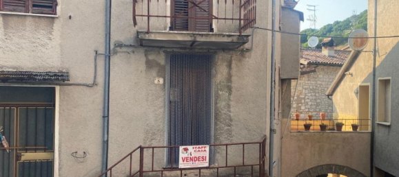 3 rooms House in Fossato di Vico, Italy No. 296998 2