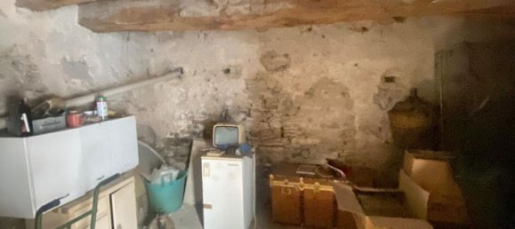 3 rooms House in Fossato di Vico, Italy No. 296998 16