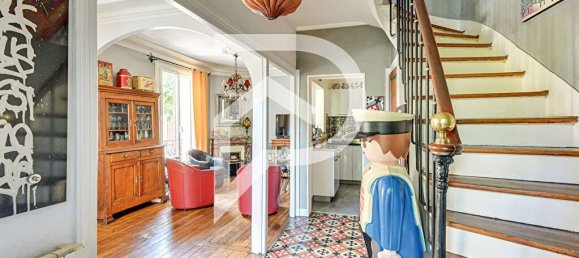 Casa de 3 dormitorios en Colombes, France No. 189190 6