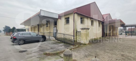 1 room Commercial property in Porto Tolle, Italy No. 81097 11