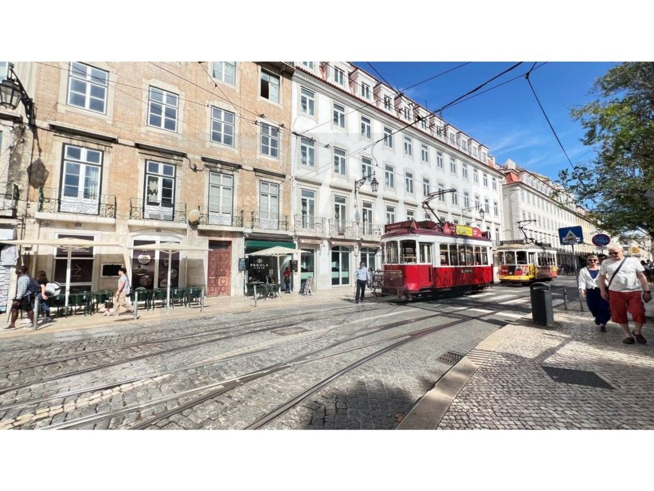 4 bedrooms Apartment in Lisbon, Portugal No. 266569