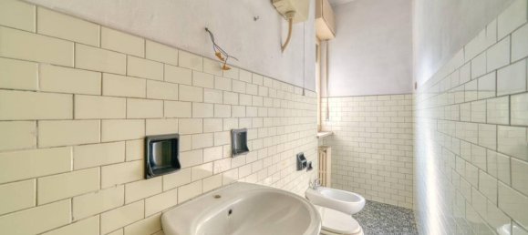 2 rooms Apartment in Turin, Italy No. 17937 9