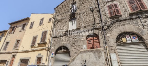 4 rooms Apartment in Viterbo, Italy No. 266260 10