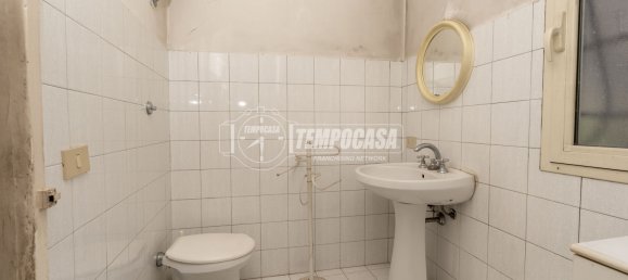 4 rooms Apartment in Viterbo, Italy No. 266260 12