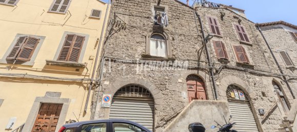 4 rooms Apartment in Viterbo, Italy No. 266260 16